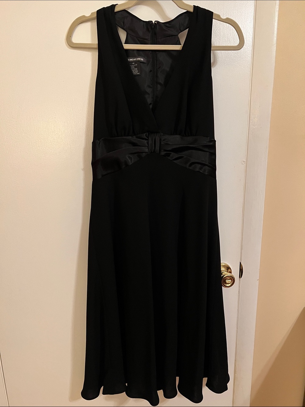 Jones Wear Black V‑Neck Satin Waist Dress